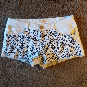 No Boundaries Size 9 Aztec Print Shorts